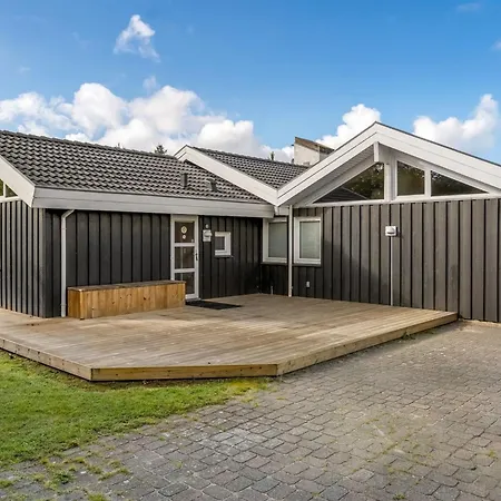 Mechthild - 2-7km From The Sea By Interhome *